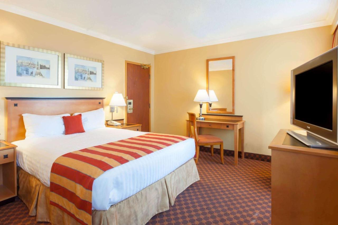 Howard Johnson By Wyndham Vancouver Downtown Eksteriør bilde